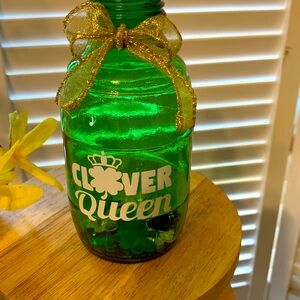 Hand Crafted- ‘Clover Queen’ green barrel solar lantern